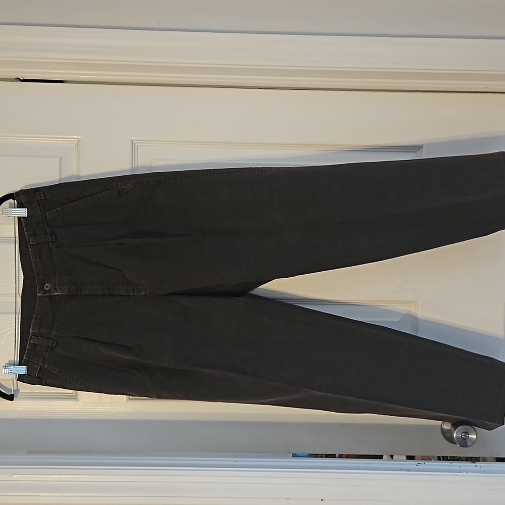 NEW. LEVI'S DOCKERS. MEN'S PANTS. SIZE 32W 30L. COLOR BROWN